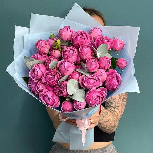 Misty bubbles roses with eucalyptus