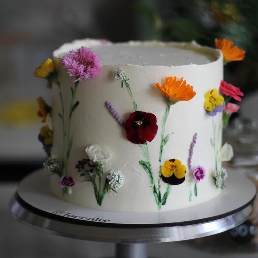 Flowers Cake with Strawberries (Serves 10)