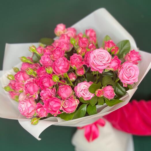 Bouquet of pink bush roses