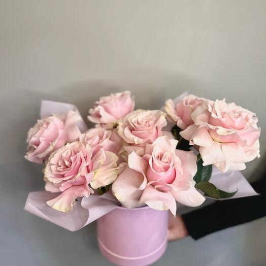 Французские розы в шляпной коробке