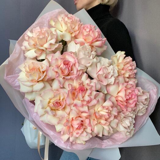 Розовая французская роза