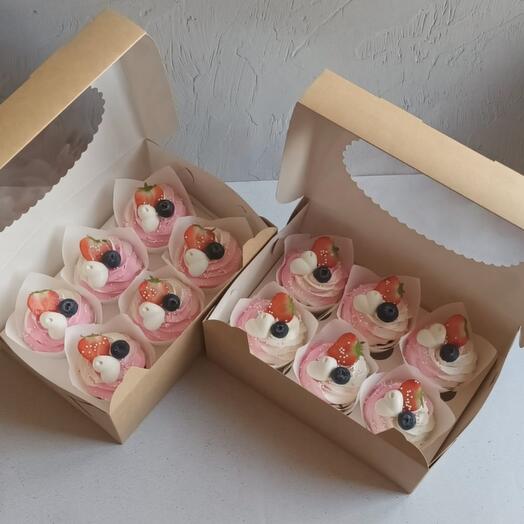 Набор ванильных и шоколадных капкейков на день влюбленных