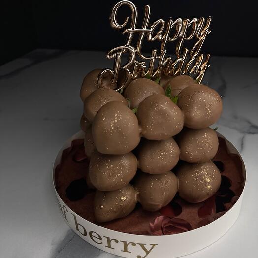 Торт из клубники / 27 клубник в шоколаде с табличкой happy birthday на день рождения