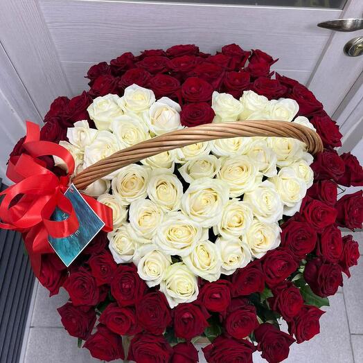 101 Роза в корзине Сердцем