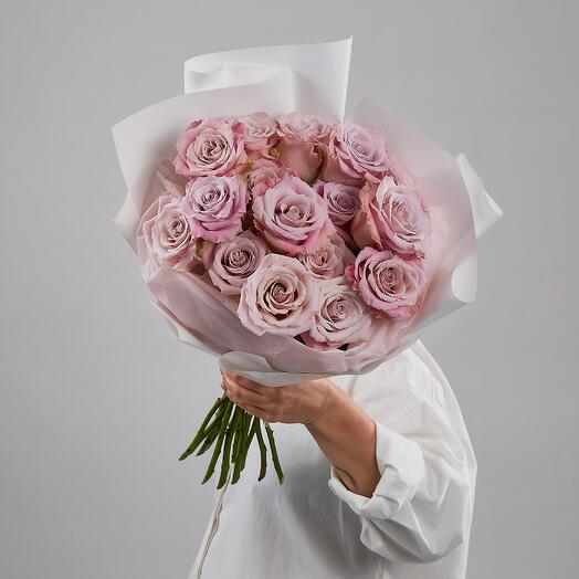 Bouquet of 15 pink roses.BOUQUET 619