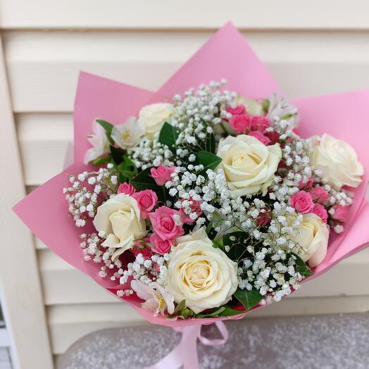 Delicate bouquet with white and bush roses