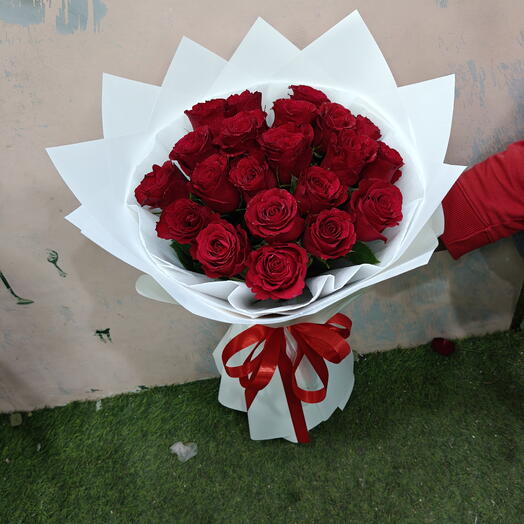 Romantic bouquet red roses