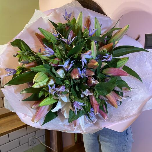 Buquê de lírios com clematis