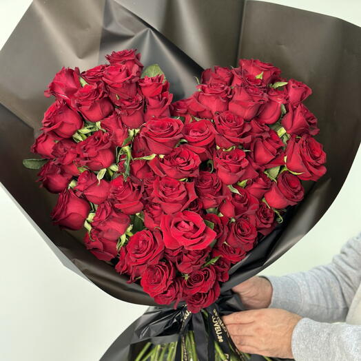 70 red roses heart shape