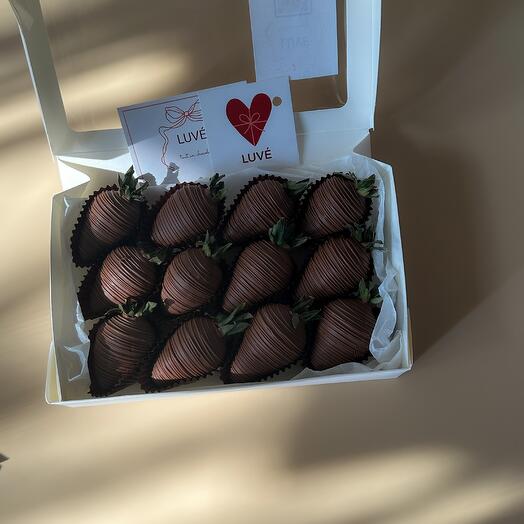 Strawberries in premium chocolate 12 pcs., клубника в шоколаде