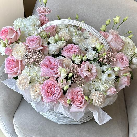 Роскошная корзина «Весенний сад» с пионовидными розами и гортензиями 🌸💗