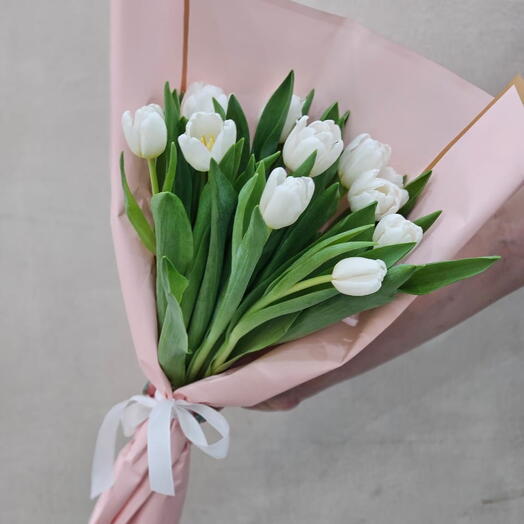 15 white tulips