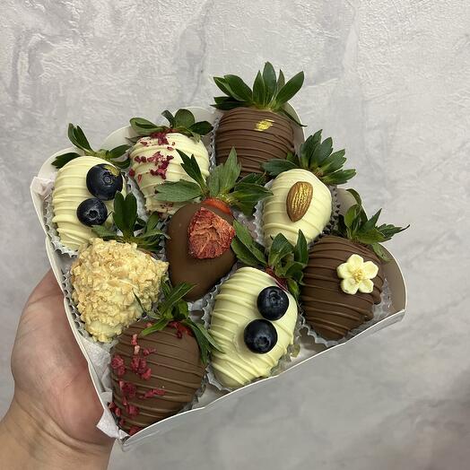 Клубника в шоколаде «попробуй разный вкус»