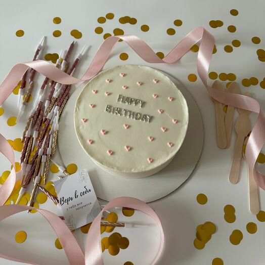 Торт с надписью Happy Birthday