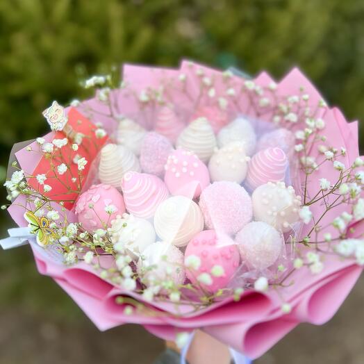 Ramo de fresa con flores
