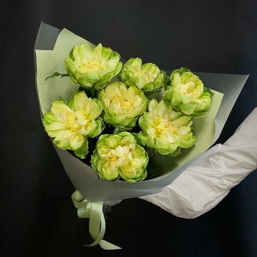 Bouquet of persistent Veggie roses