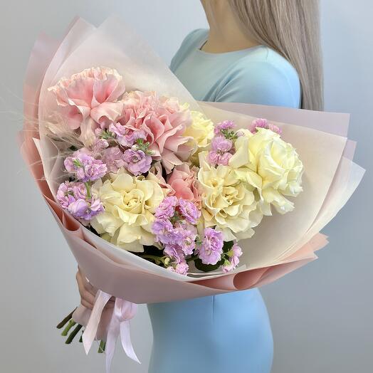 Trío ramo con rosas francesas y fragante mattiola