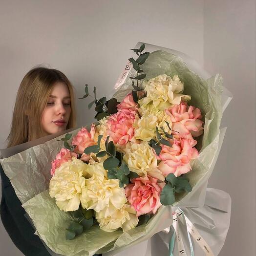 15 французских роз с эвкалиптом