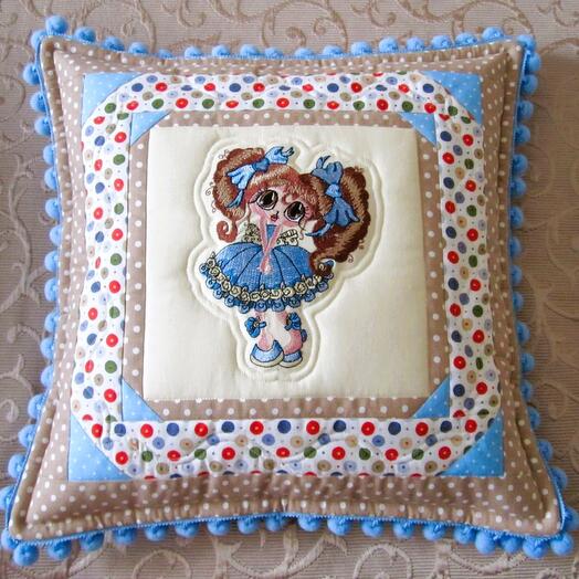 Детская подушка с вышивкой "Балерина"