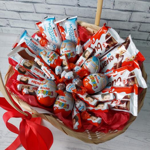 Корзина сладостей Киндер