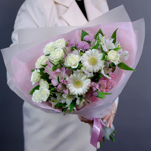 Bouquet of gerberas, alstroemeria and bush roses