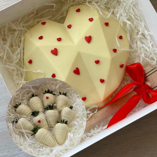 Шоколадное сердце с клубникой в шоколаде