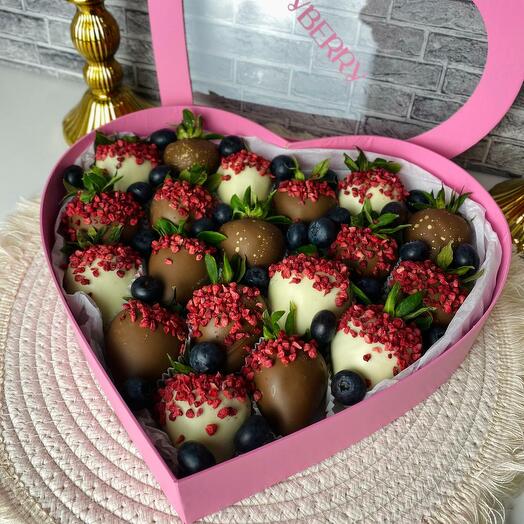 Клубника в шоколаде "Love" 20-24шт