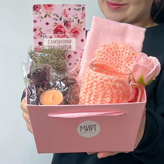 Подарочный набор для любителей чаепития с кружкой и декором в коробке