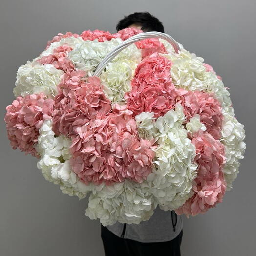 Корзина с гортензиями