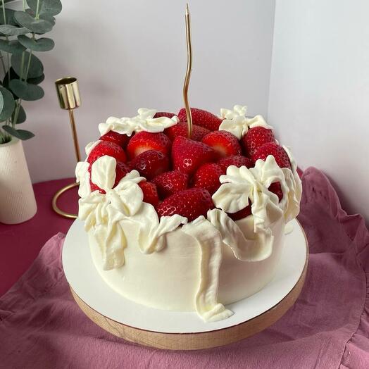 Клубничный торт 1кг