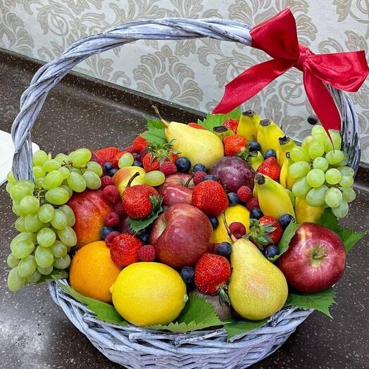 Корзина с фруктами