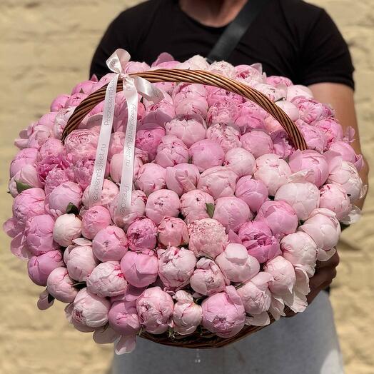 Basket with peonies 101 pieces
