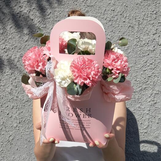 Flower arrangement of dianthuses "Curly Sue"