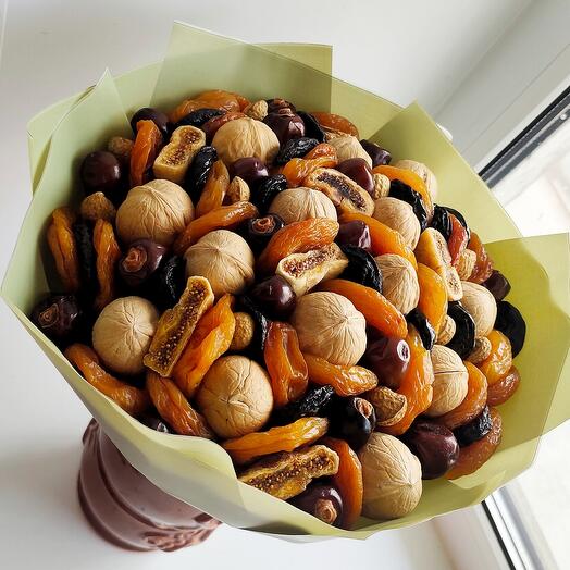 Букет из сухофруктов и орехов