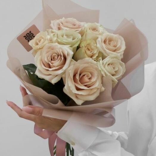 9 пудровых роз