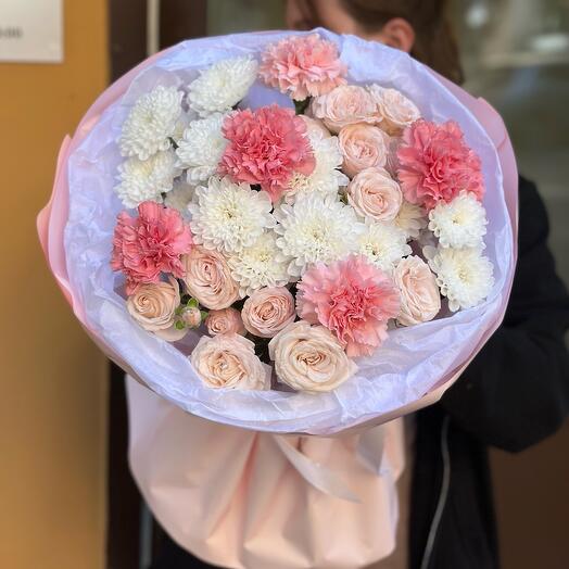 «Романтика» 💕 нежный букет из махровых хризантем, нежных кустовых роз и диантусов