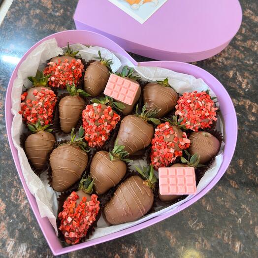 Клубничка💜