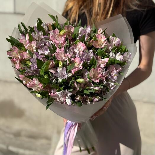 Пышный букет из 25 розовых и сиреневых альстромерий 💜