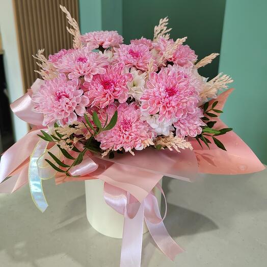 Хризантемы, персиковый микс, коробочка с хризантемами