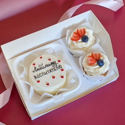 Комбо Бенто-торт Любимому воспитателю + 2 капкейка с ягодами