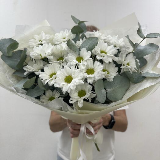 Скидка 45%🔥 5 кустовых ромашек с эвкалиптом в стильном оформлении