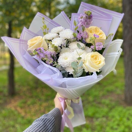Пышный букет 💜 Букет с хризантемой, маттиолой и розой мондиаль