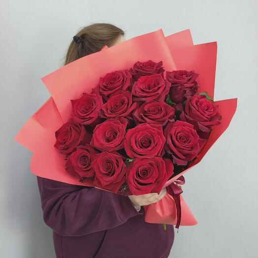 Букет М красных роз (15шт)