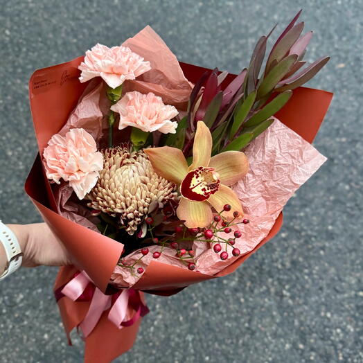 Букет с орхидеей