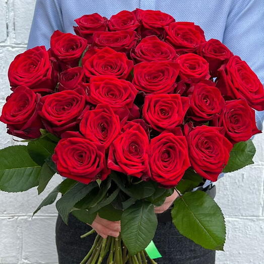 Букет из 25 красных роз Ред Наоми (Red Naomi)