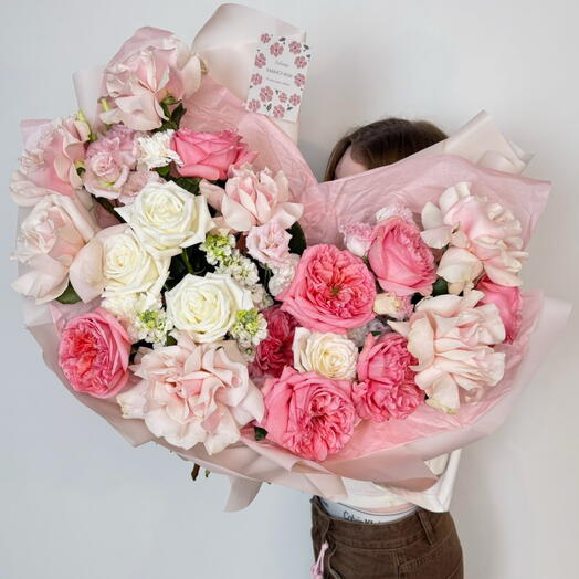 Большой авторский букет с французской, пионовидной розой и маттиолой