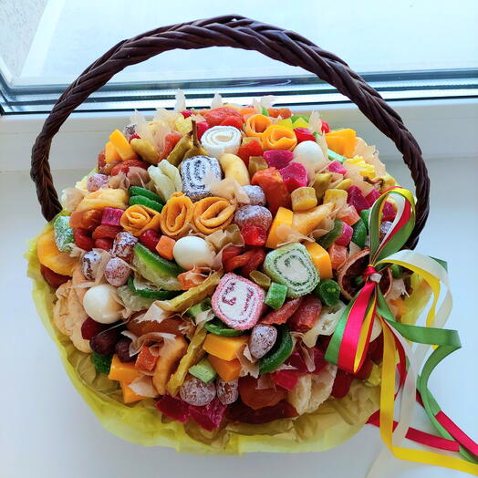 Корзина сухофруктов в подарок к любому празднику