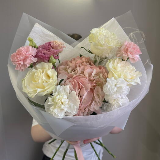 Воздушный букет с французскими розами и розовой гортензией для любимой мамы 🌸 | Сборный Букет