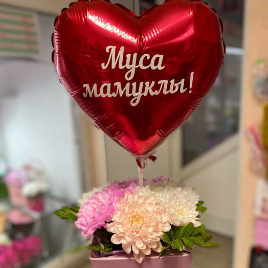 Цветы в коробке для мамы