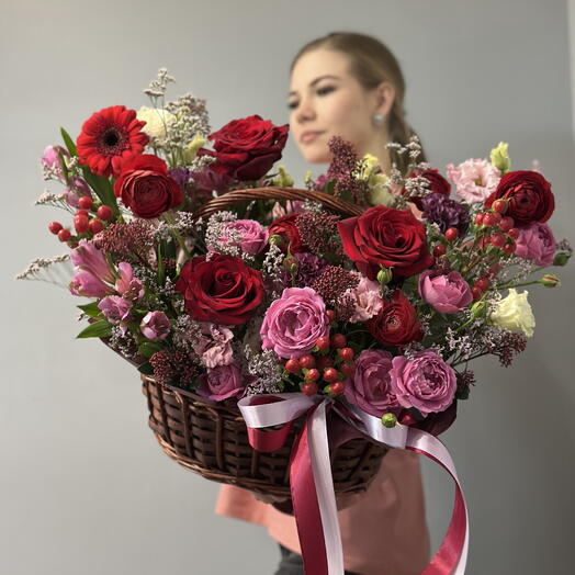 Корзина с цветами «Праздничная»